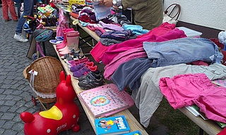 Open Air Kindersachen Flohmarkt