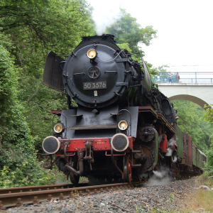 Erster Zug auf der Aartalbahn seit 15 Jahren