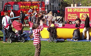 Spielmobil des Abenteuerspielplatz Riederwald in Sachsenhausen