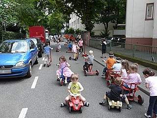 Heideplatz wird in der sonnigen Jahreshälfte zur Spielstraße