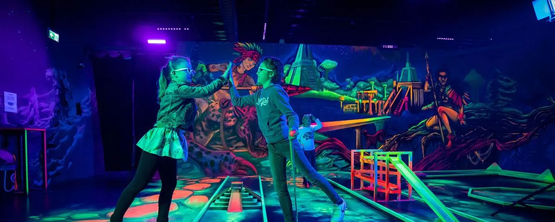 GlowZone Hollywood & 4D Schwarzlicht Minigolf Frankfurt