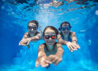 Pool Party für Mädchen ab der 5. Klasse