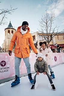 Shopping und Eislaufen in Wertheim Village