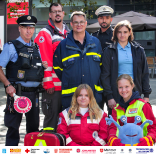 Blaulichttag auf dem Aliceplatz